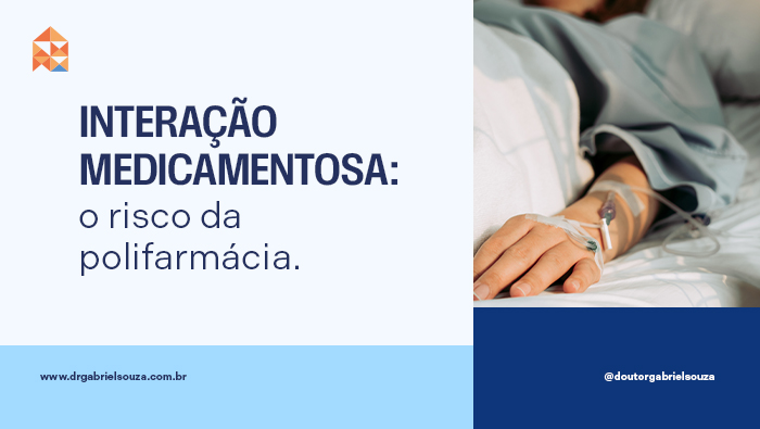 Pessoa deitada em leito hospitalar com acesso venoso no braço, recebendo medicação intravenosa.
